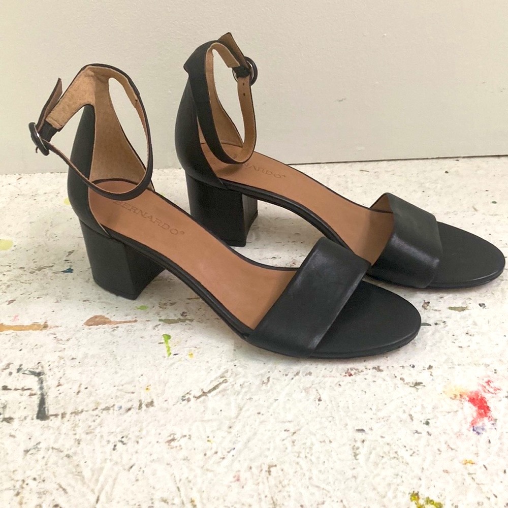 Bernardo Belinda Chunky Heel Leather Sandals SZ 10